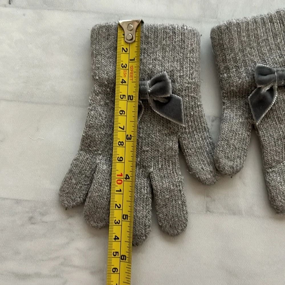 Condor Gray Gloves with Velvet Bows